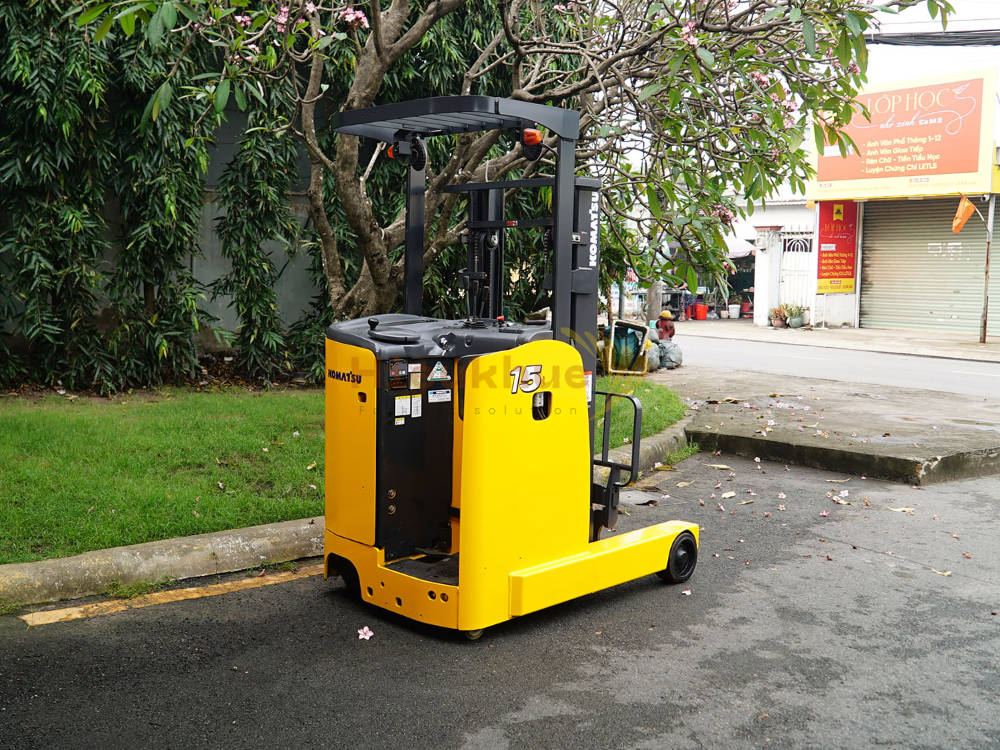 Xe nâng điện đứng lái KOMATSU FB15RW-15 nhỏ gọn dễ lái