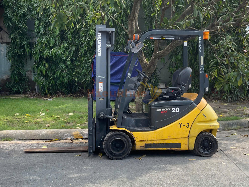 Xe nâng điện ngồi lái KOMATSU FB20A-12 năm 2016, nâng cao 3m