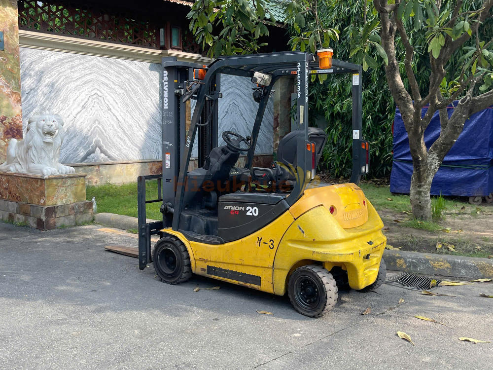 Xe nâng điện ngồi lái KOMATSU FB20A-12 năm 2016, nâng cao 3m