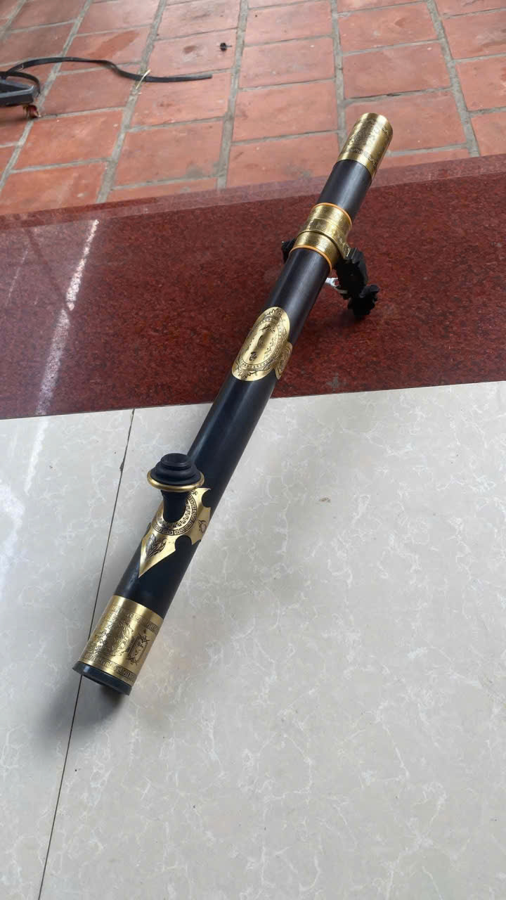 Điếu cày bọc đồng hoa văn chìm