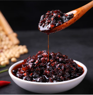 Dầu Ớt Vị Tàu Xì Hiệu Laoganma, Trọng lượng: 740g/lọ, Quy cách: 12lọ/thùng