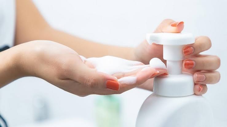 Cách chọn dung dịch vệ sinh phụ nữ phù hợp nhất