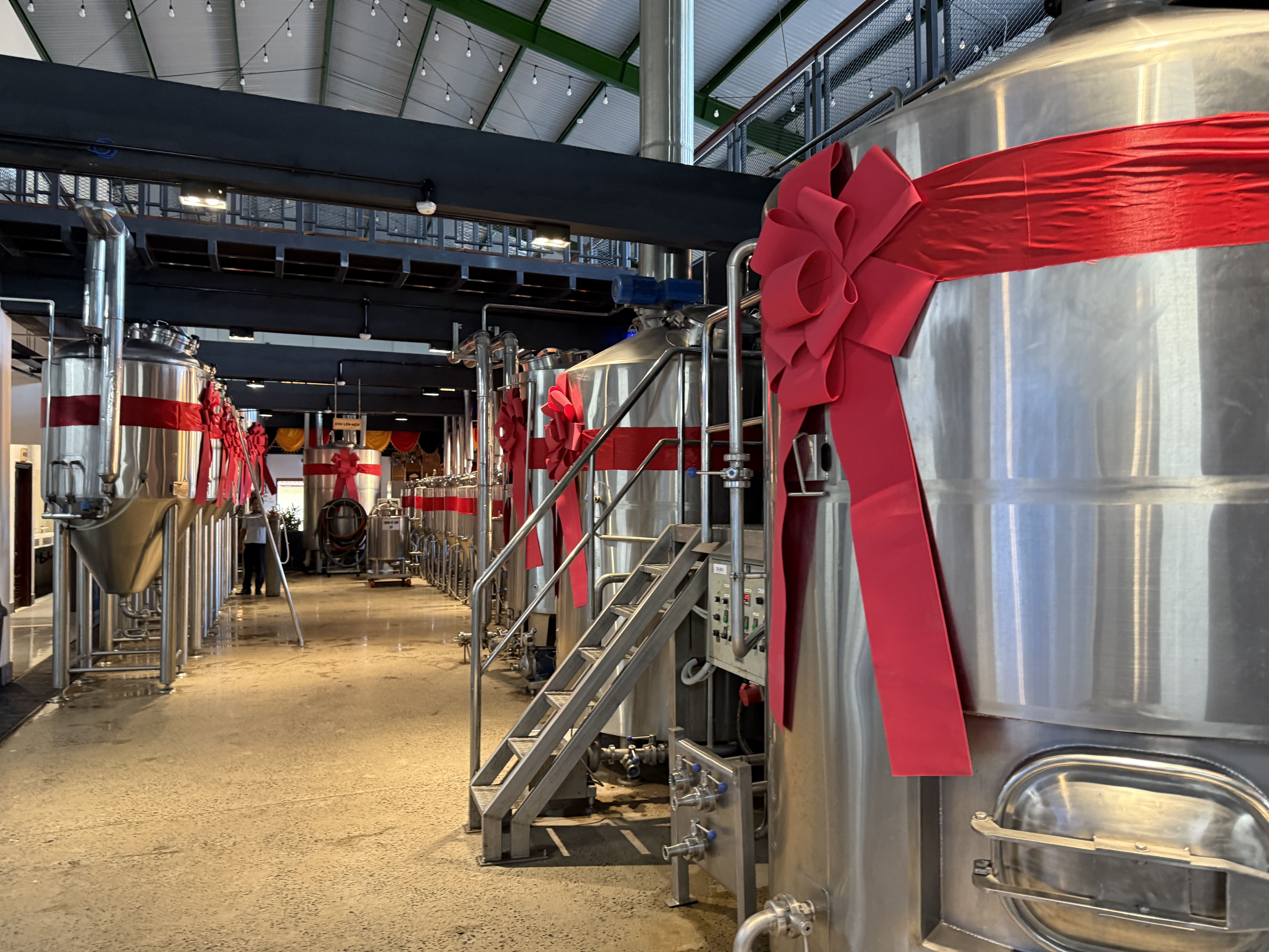 Tour Tham Quan Nhà Máy Bia C-Brewmaster