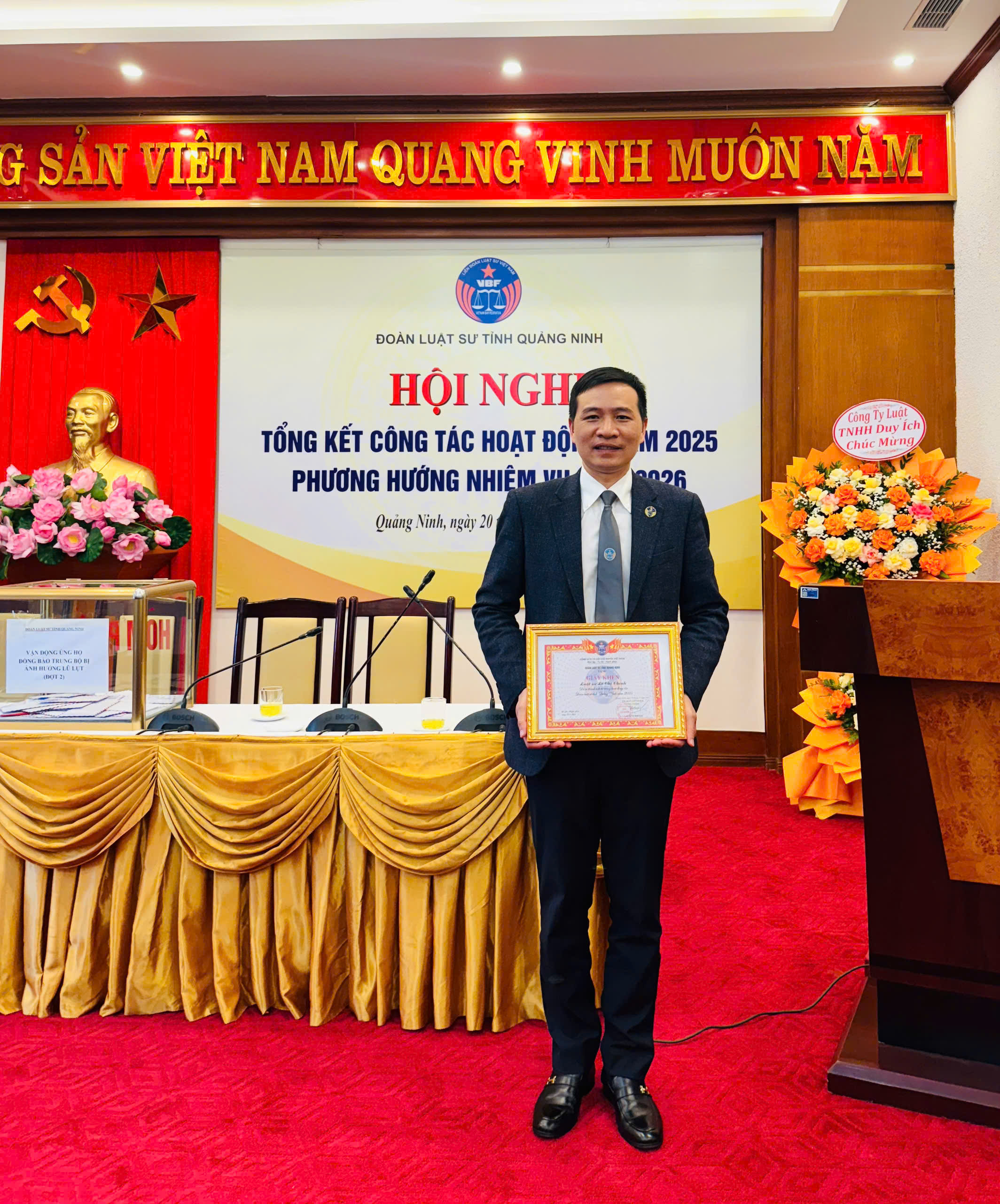 Nhận Giấy khen của Đoàn Luật sư tỉnh Quảng Ninh