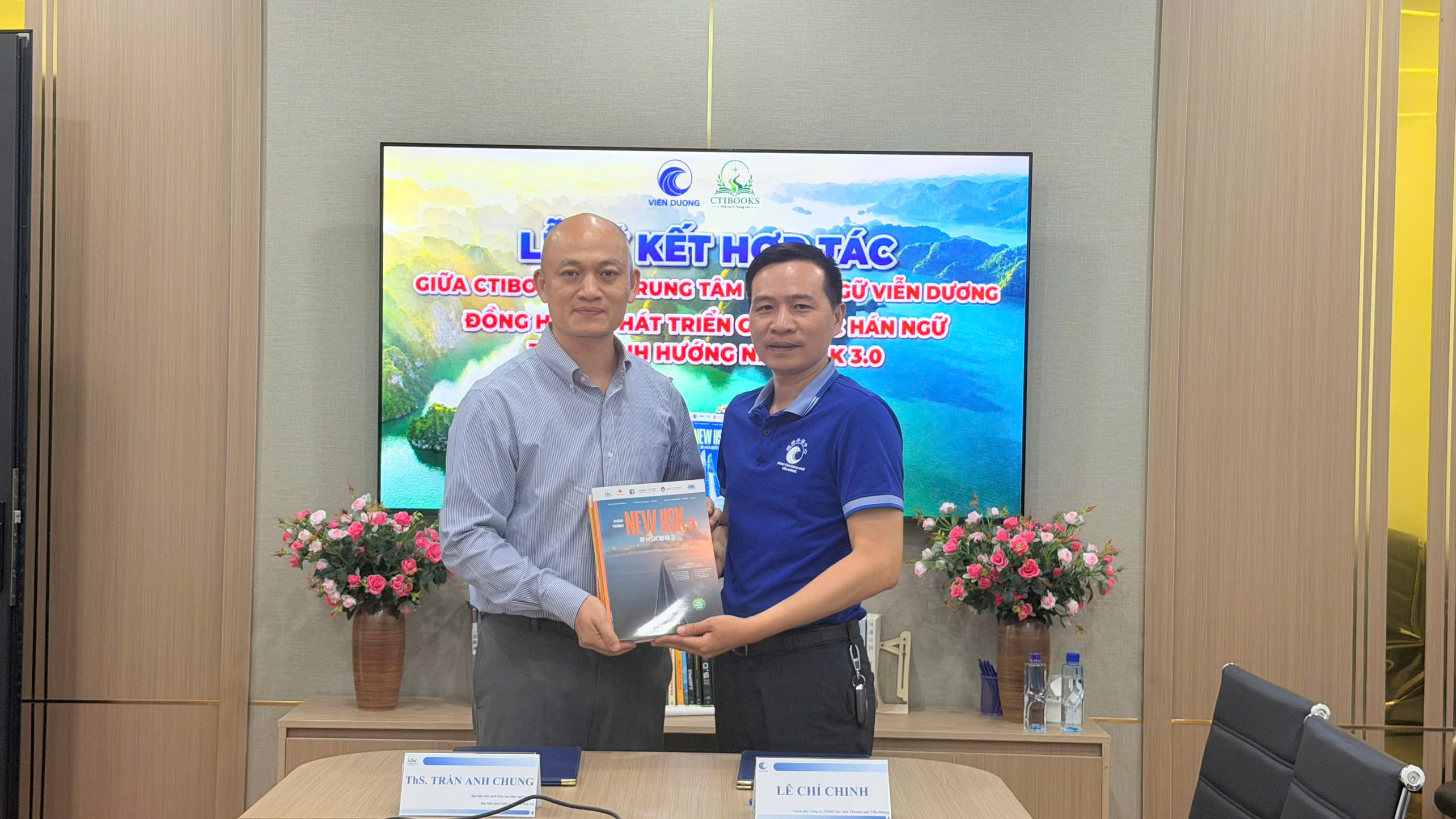 Ảnh lưu niệm Lễ ký kết hợp tác Viễn Dương – CTIBOOKS