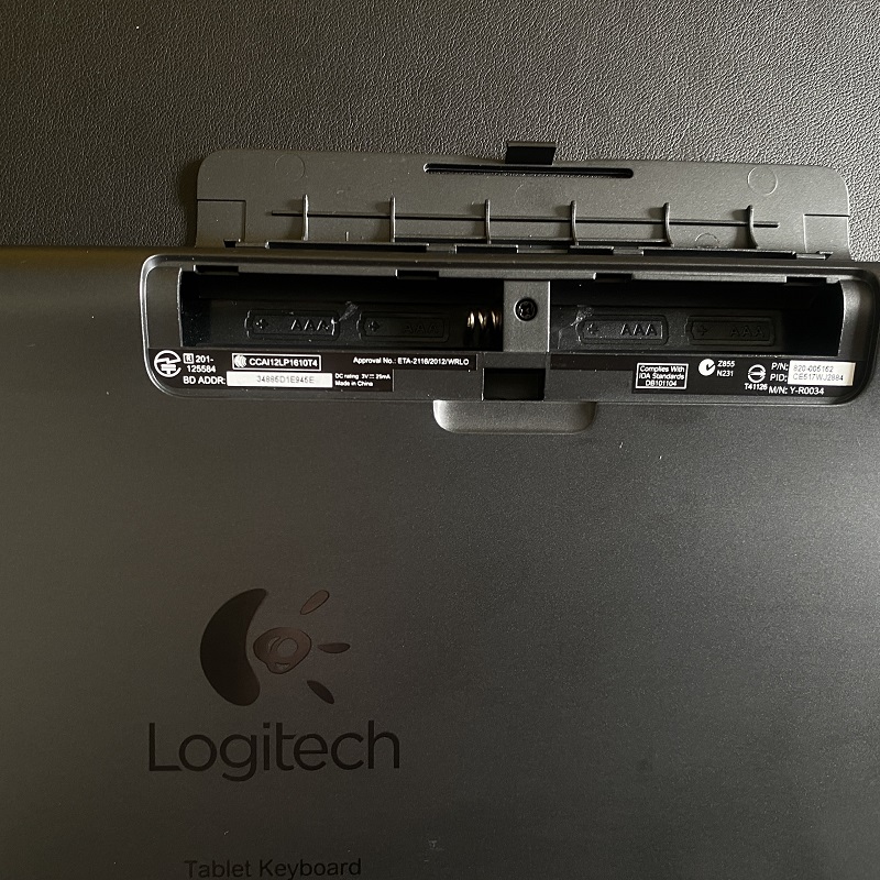 Bàn phím máy tính bảng Logitech - Bluetooth Tablet (Combo bàn phím và chân đế)