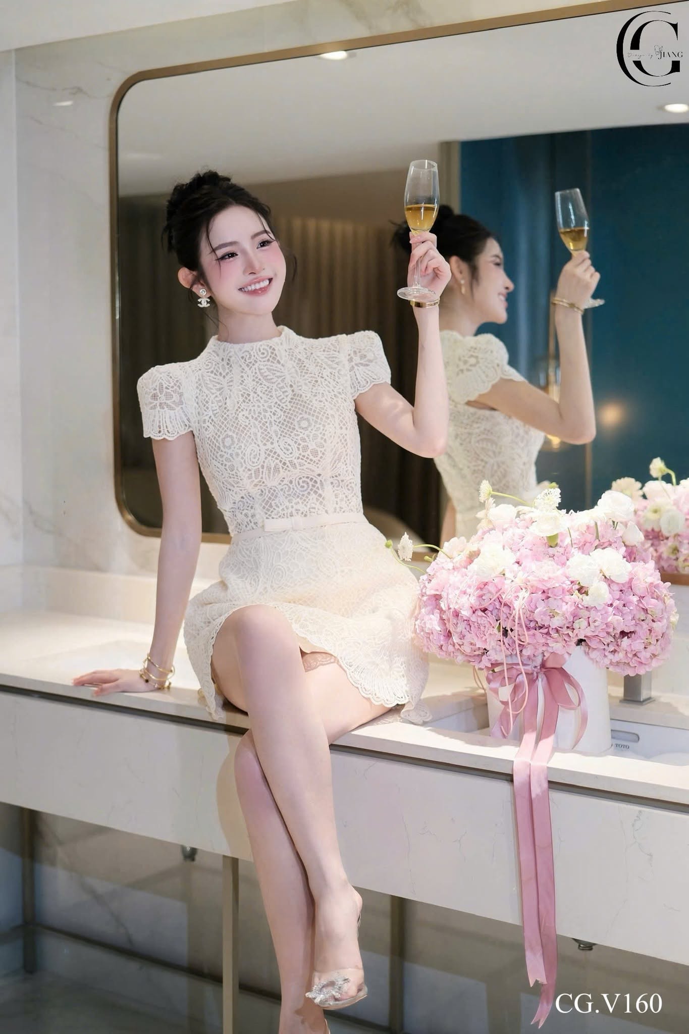 VT trắng ren cộc tay đính nơ eo - CS2