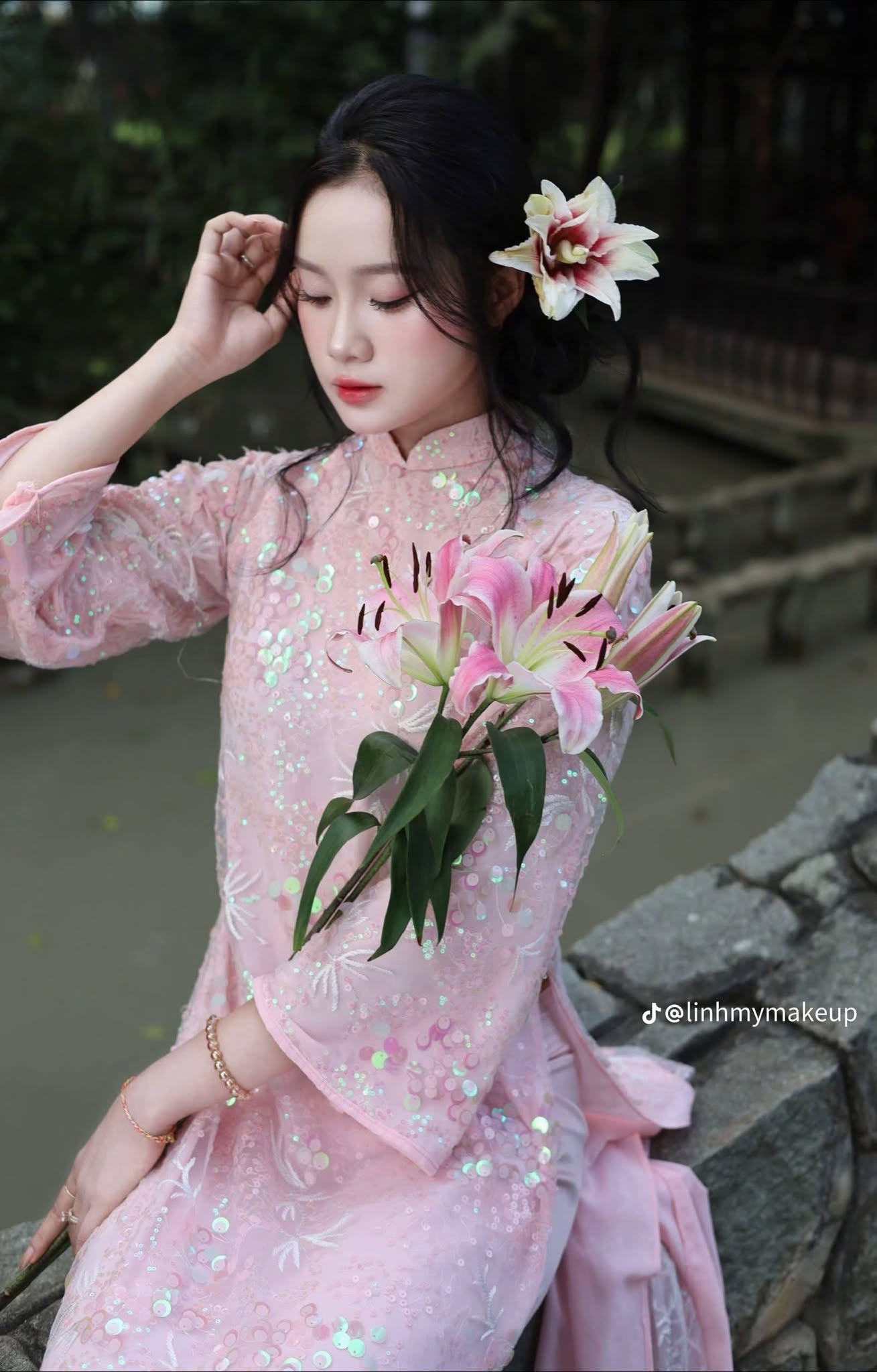 AD hồng kim sa vây ánh xanh