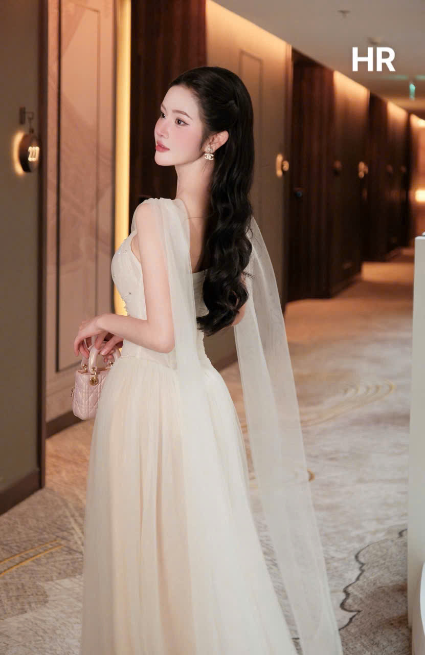 VT kem corset cổ V đính đá