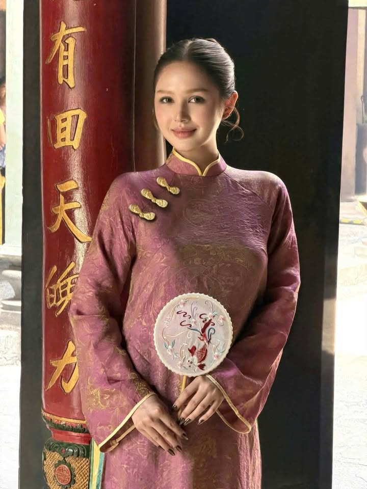 Ad tơ óng 4 tà lót xanh tà 3 nơ vàng ( quần tơ óng vàng ) CS1