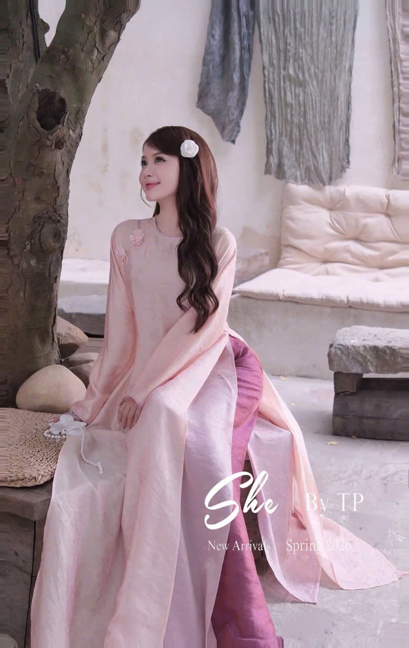 AD hồng tằm cổ tròn tag hoa pha lê + quần tằm hồng tím