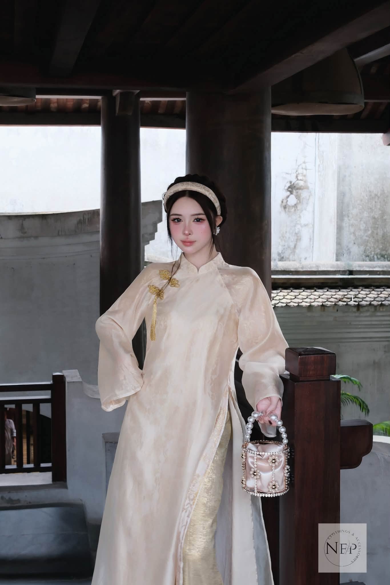 AD kem 6 tà lót ren hoa hồng chỉ vàng tag vàng ( quần nhũ vàng NP) CS1