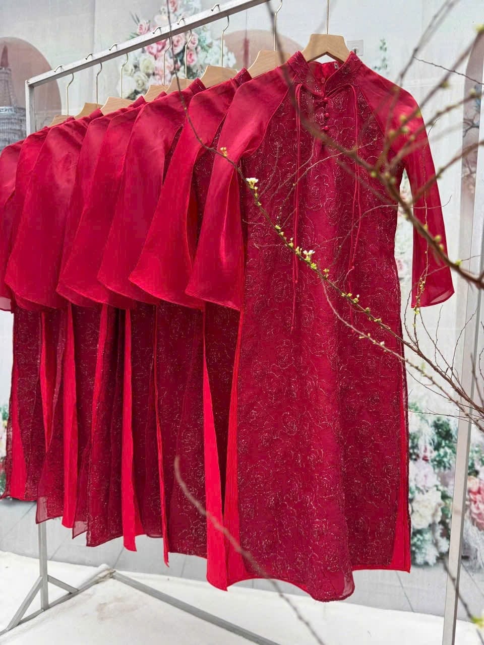 AD đỏ cổ 3p thêu hoa hồng đính nơ cổ