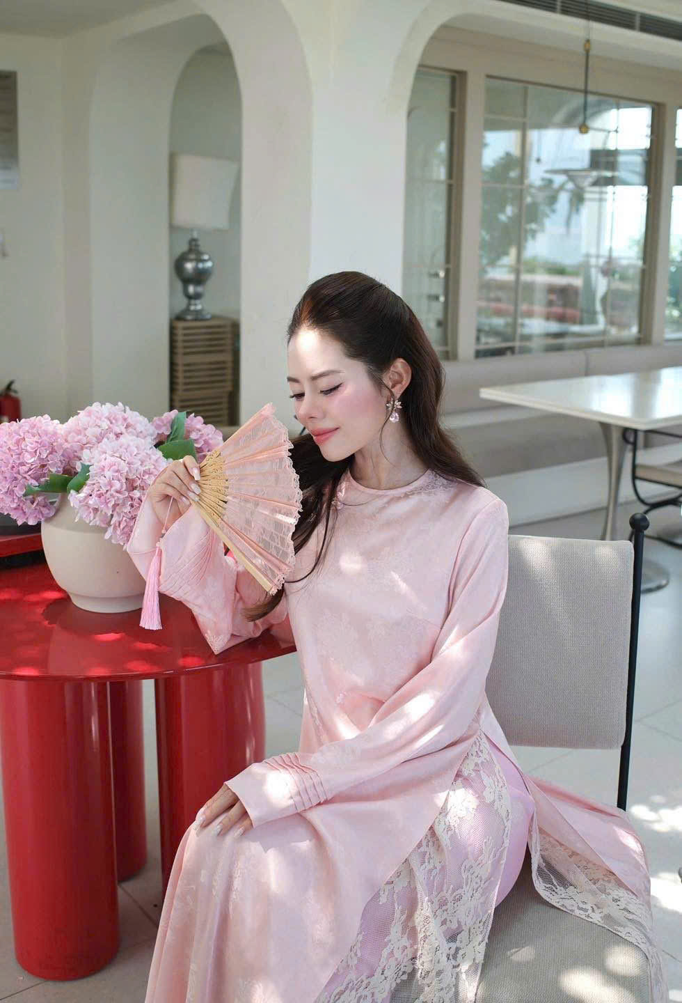 AD gấm hồng cổ tròn lót ren hoa 3 tag nơ xoắn + quần lụa hồng hoa CS1
