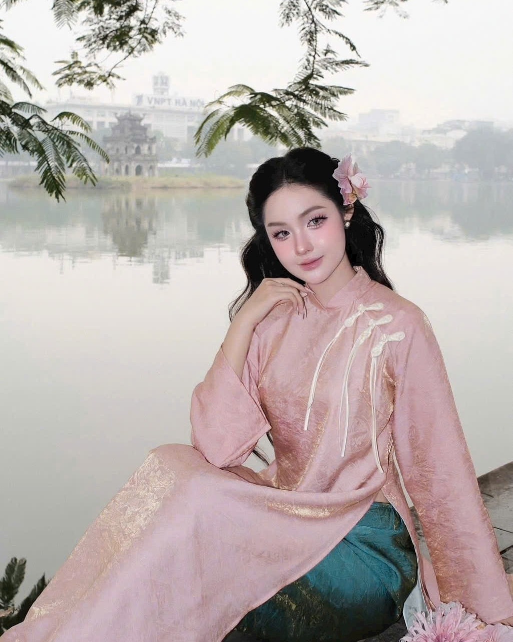 Ad hồng tơ óng 4 tà lót kem tag 3 nơ kem (quần xanh tơ óng) CS1