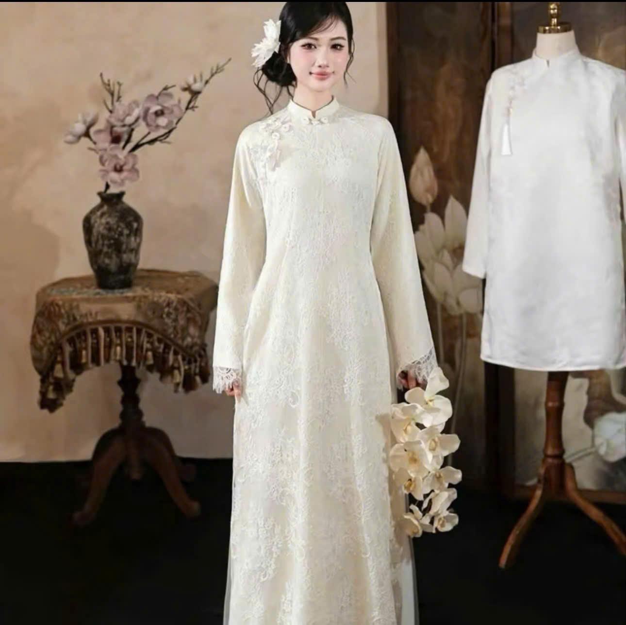AD kem ren 4 tà lót lụa đính tag hoa trắng +quần kem trơn