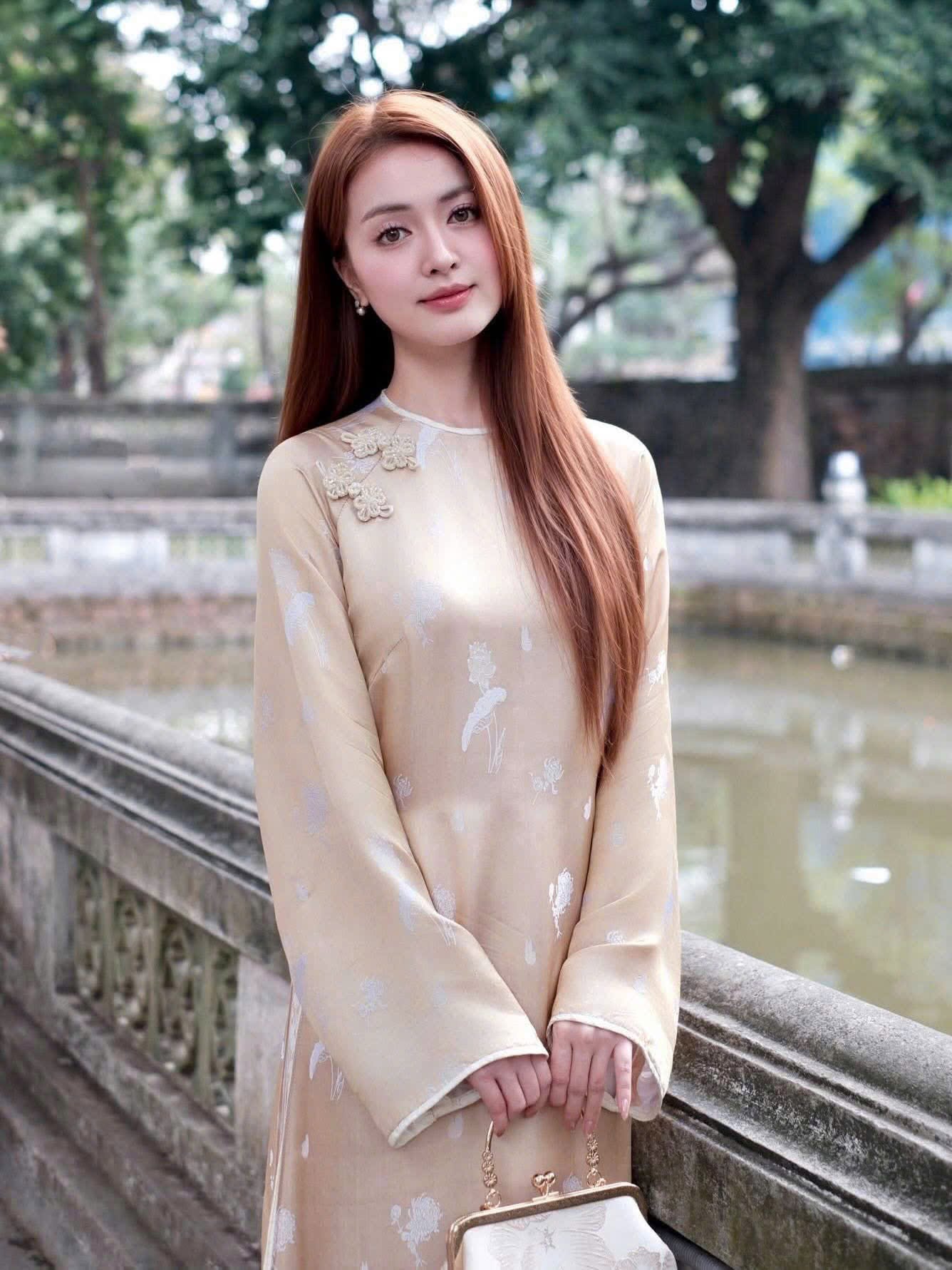 AD be vàng gấm lụa vân hoa + quần gấm hoa vàng kem CS1