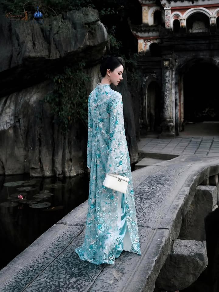 AD xanh dương kim sa hoa 3 nơ vai (quần lụa kem thường) CS1