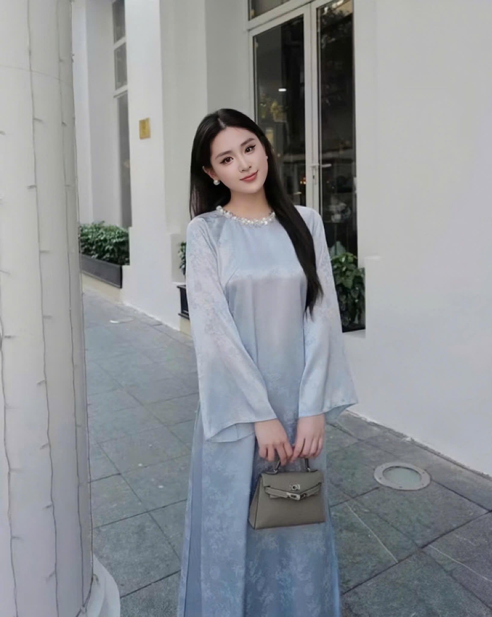 AD lụa xanh dương cổ tròn đính đá ht hoa lá