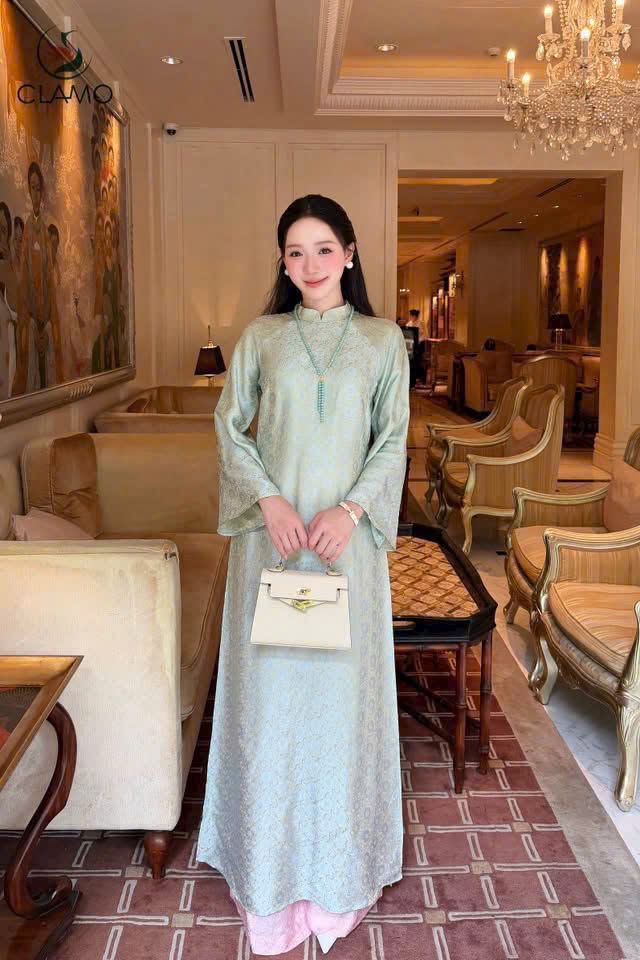 AD vân hoa xanh+ quần hồng vân hoa