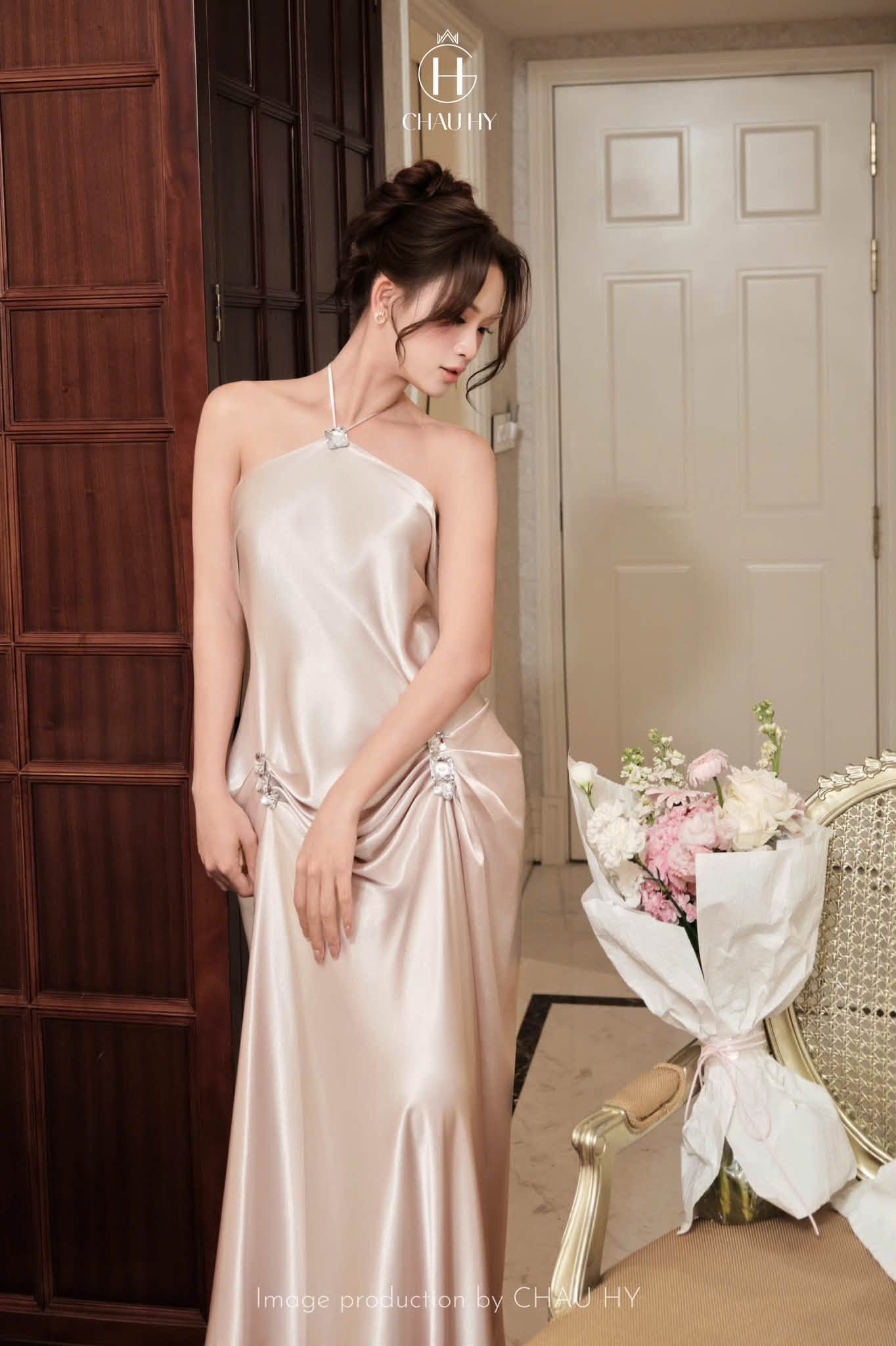 VT yếm lụa kem be đính đá phale CS1