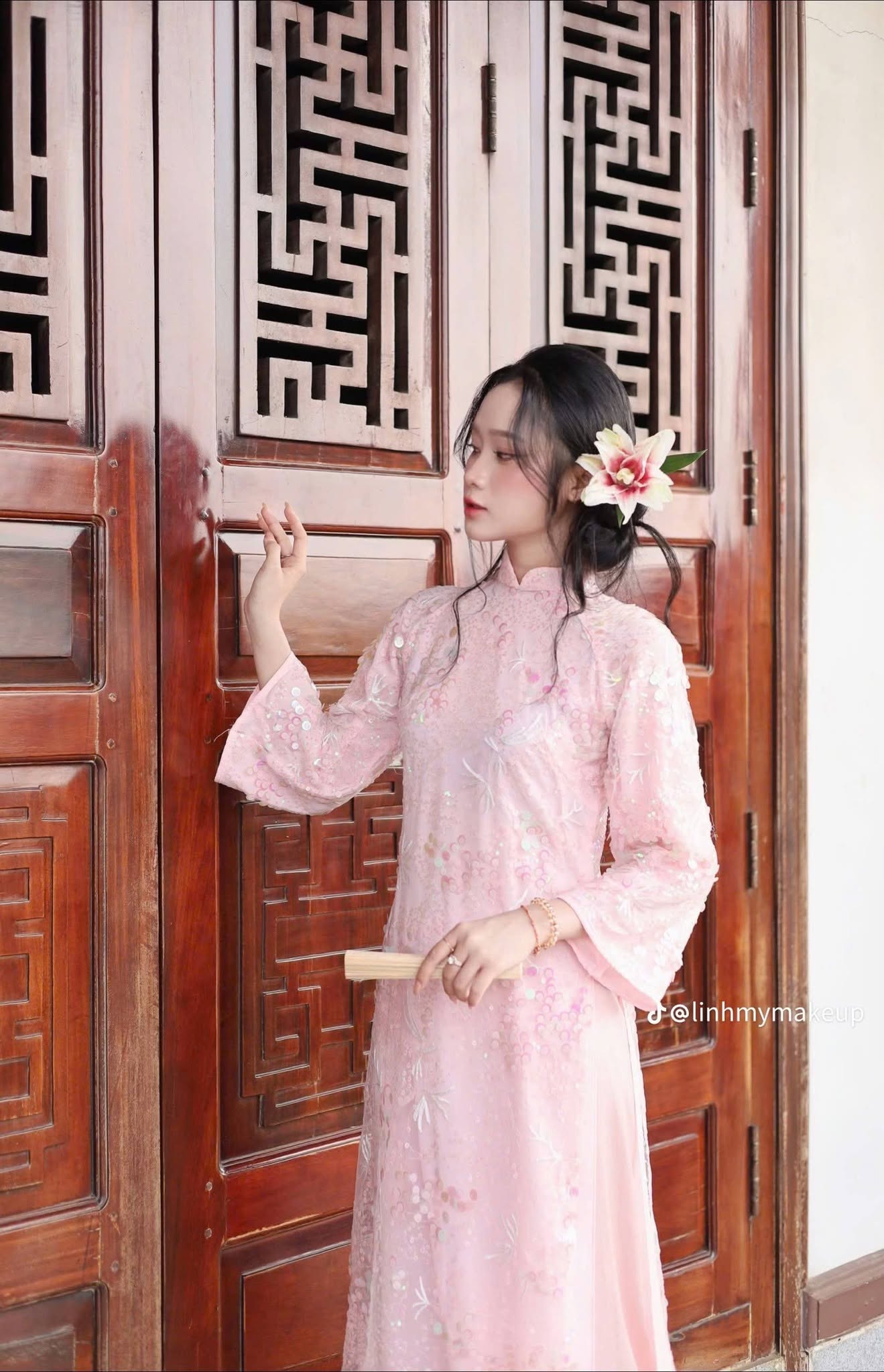 AD hồng kim sa vây ánh xanh