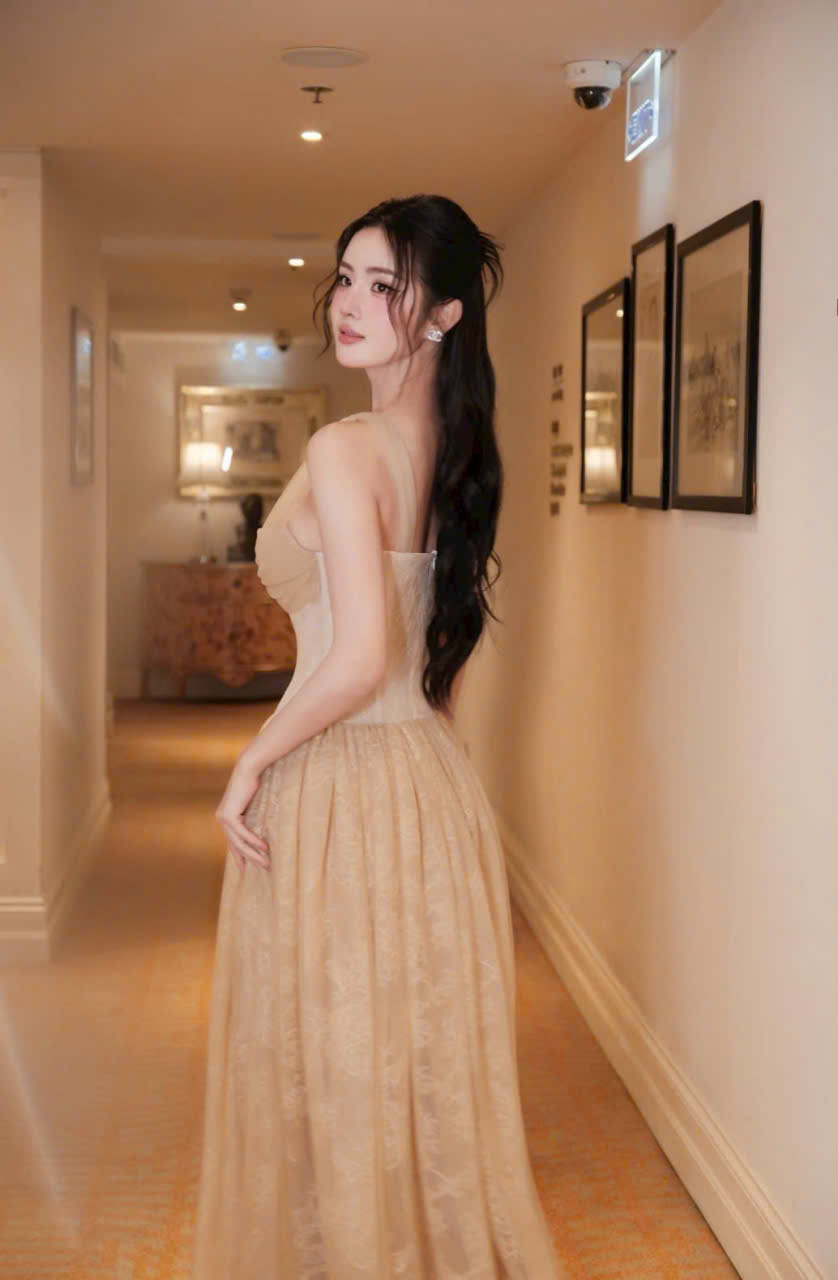 VT nâu ren corset kem
