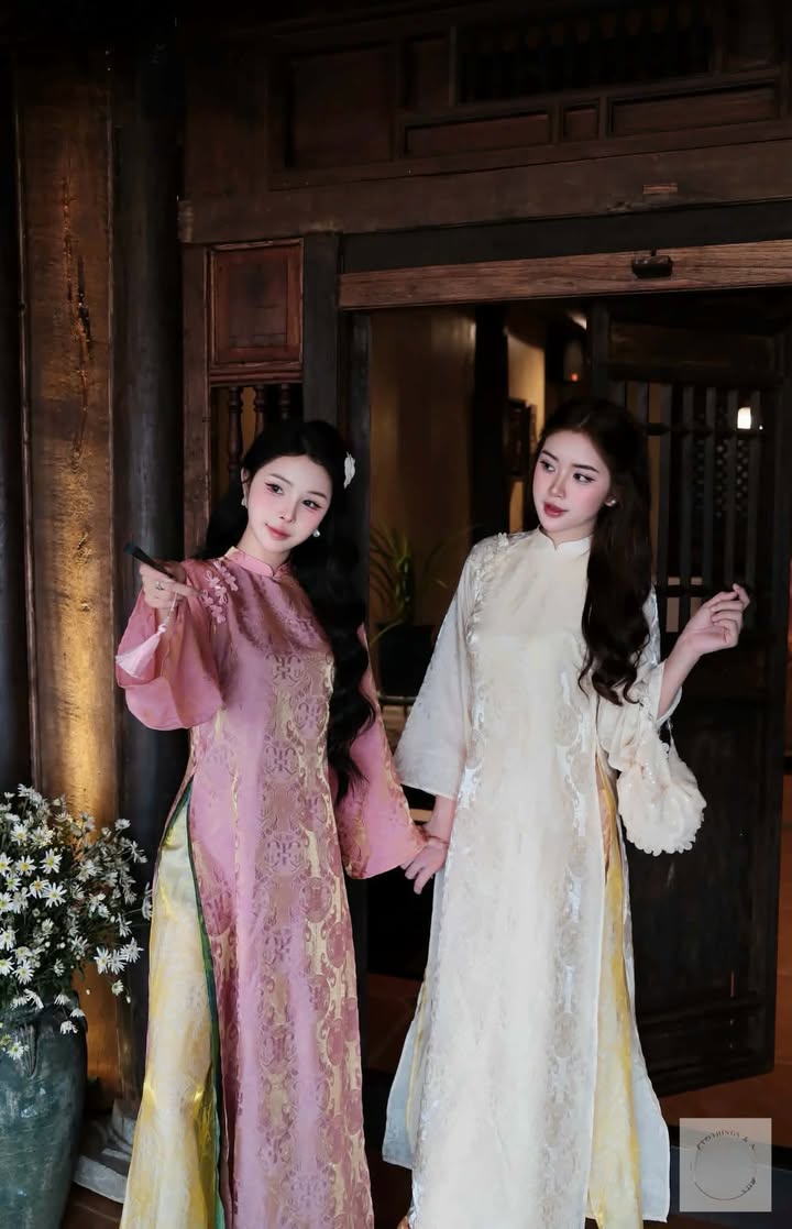 AD kem tơ ánh thọ rơi lót vàng 4 tà cổ 3p đính nơ vai +quần tơ hồng cam