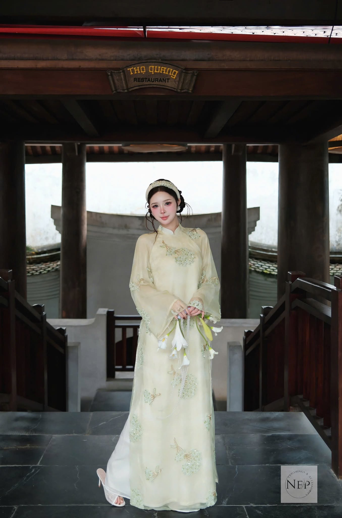 AD 6 tà đính kim sa cườm hoa xanh ( kèm bờm ) CS1