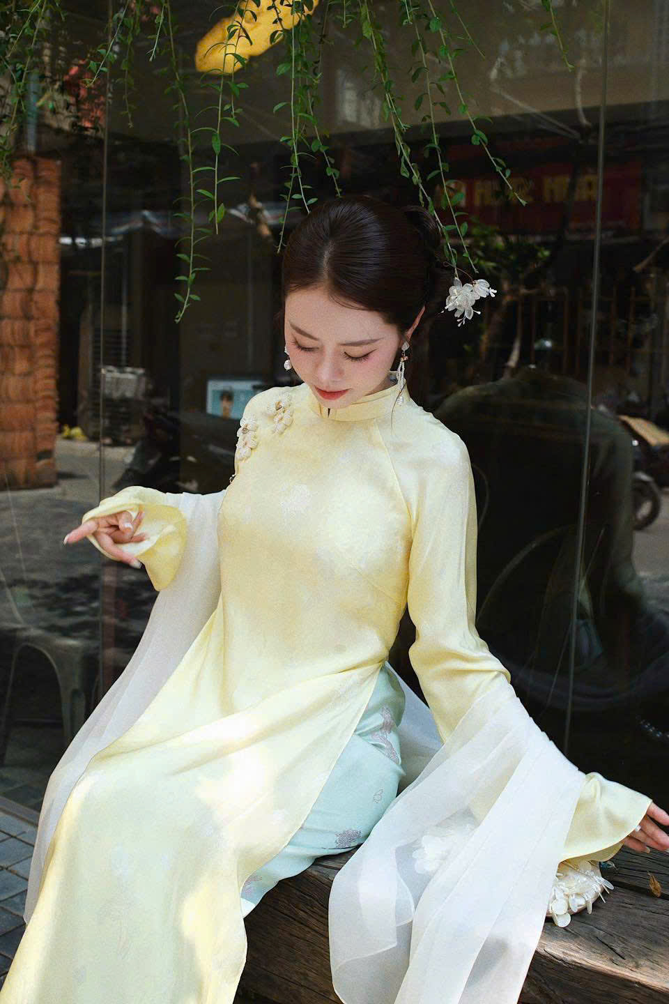 AD gấm vàng lót ren hoa cổ 3p 2 tag nơ xoắn + quần gấm xanh hoa CS1
