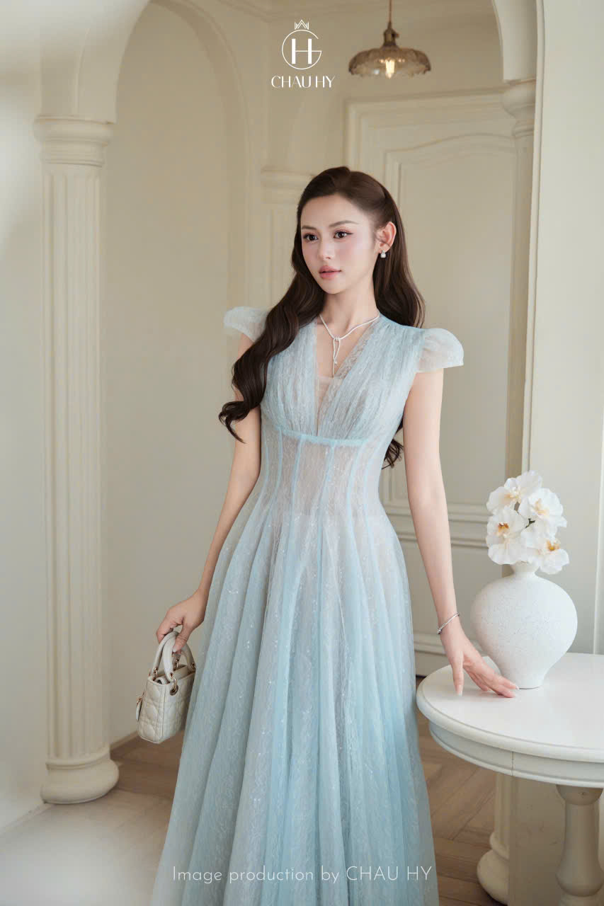 VT xanh dương ren lưới cổ V