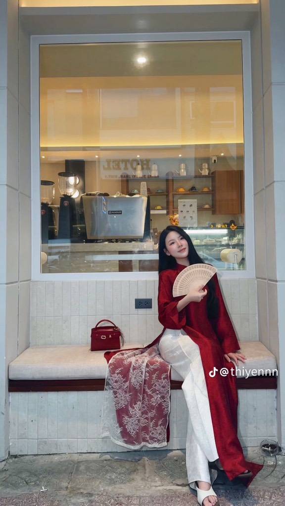 AD đỏ vân hoa lót ren trắng + quần kem vân hoa CS1
