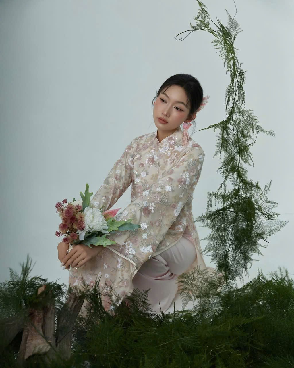 AD kem kim sa thêu hoa cổ 3p