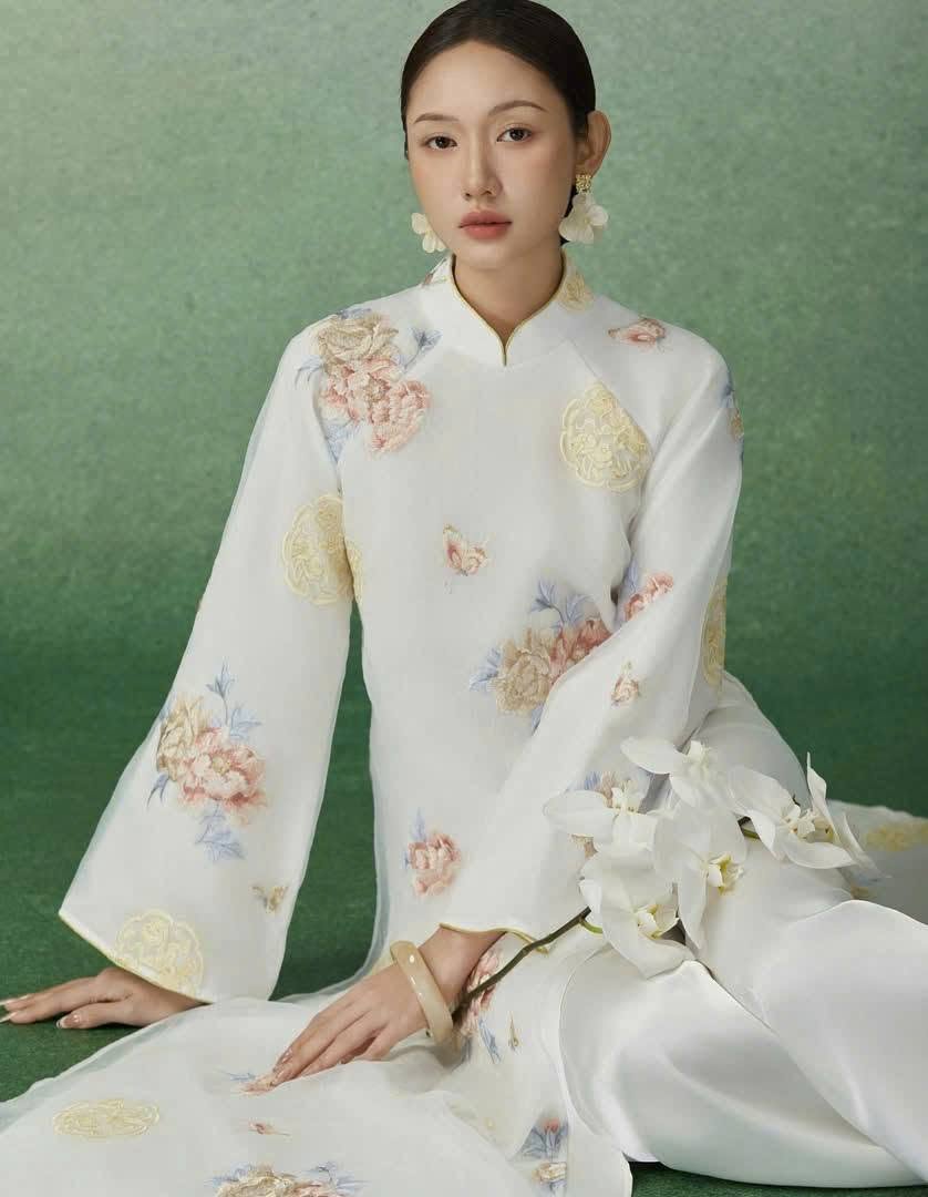 AD kem cổ 3p viền vàng thêu hoa bướm 3 mau