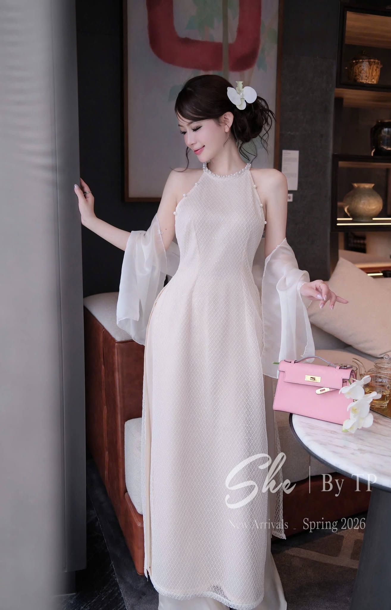 AD yếm kem kim sa cổ đá + kèm voan