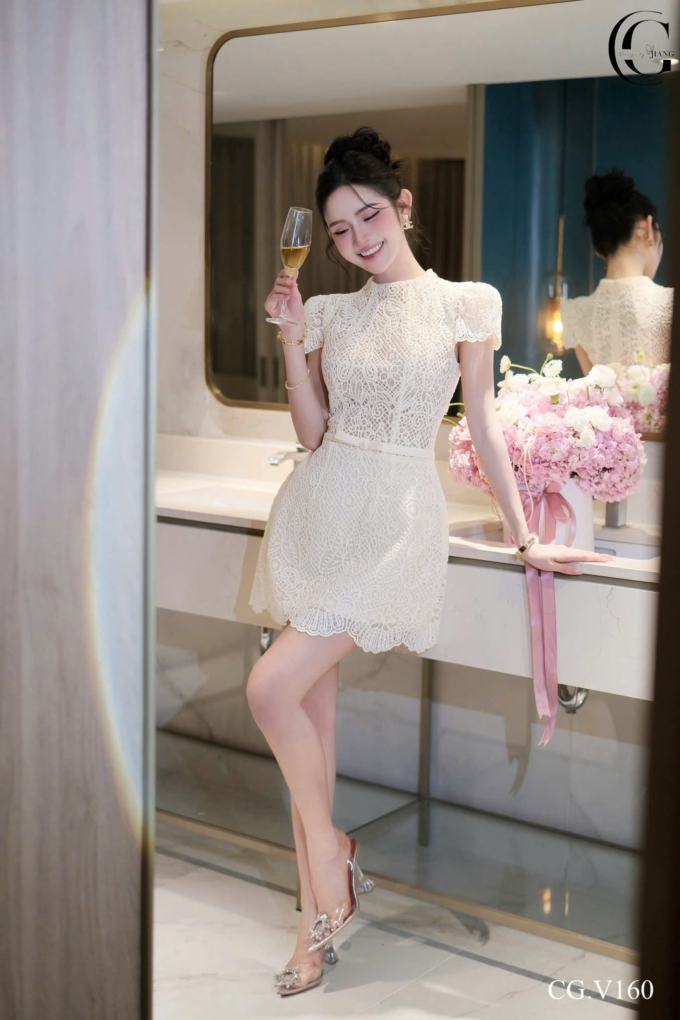 VT trắng ren cộc tay đính nơ eo - CS2