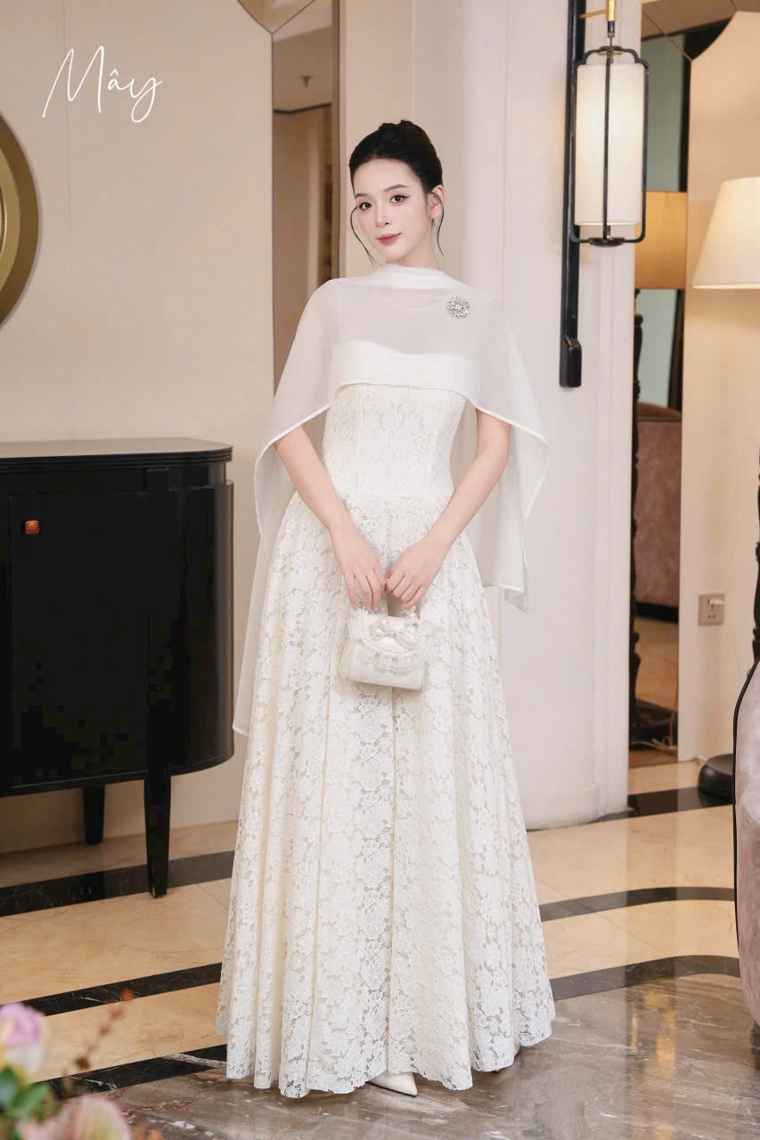 VT trắng kem ren hoa sát nách +kèm voan đính tag đá Size L