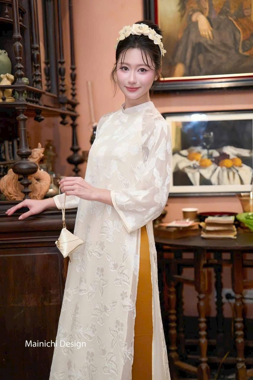 AD kem dư hy tay lỡ