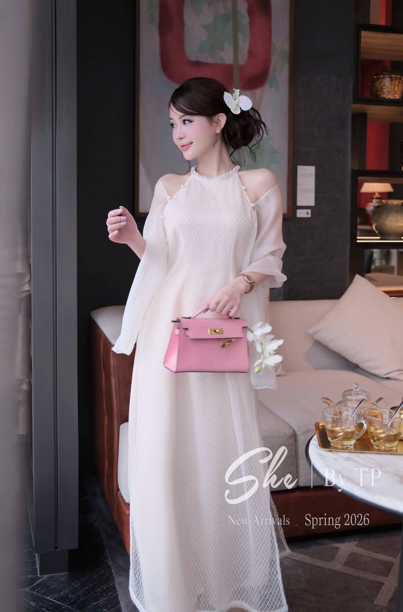 AD yếm kem kim sa cổ đá + kèm voan