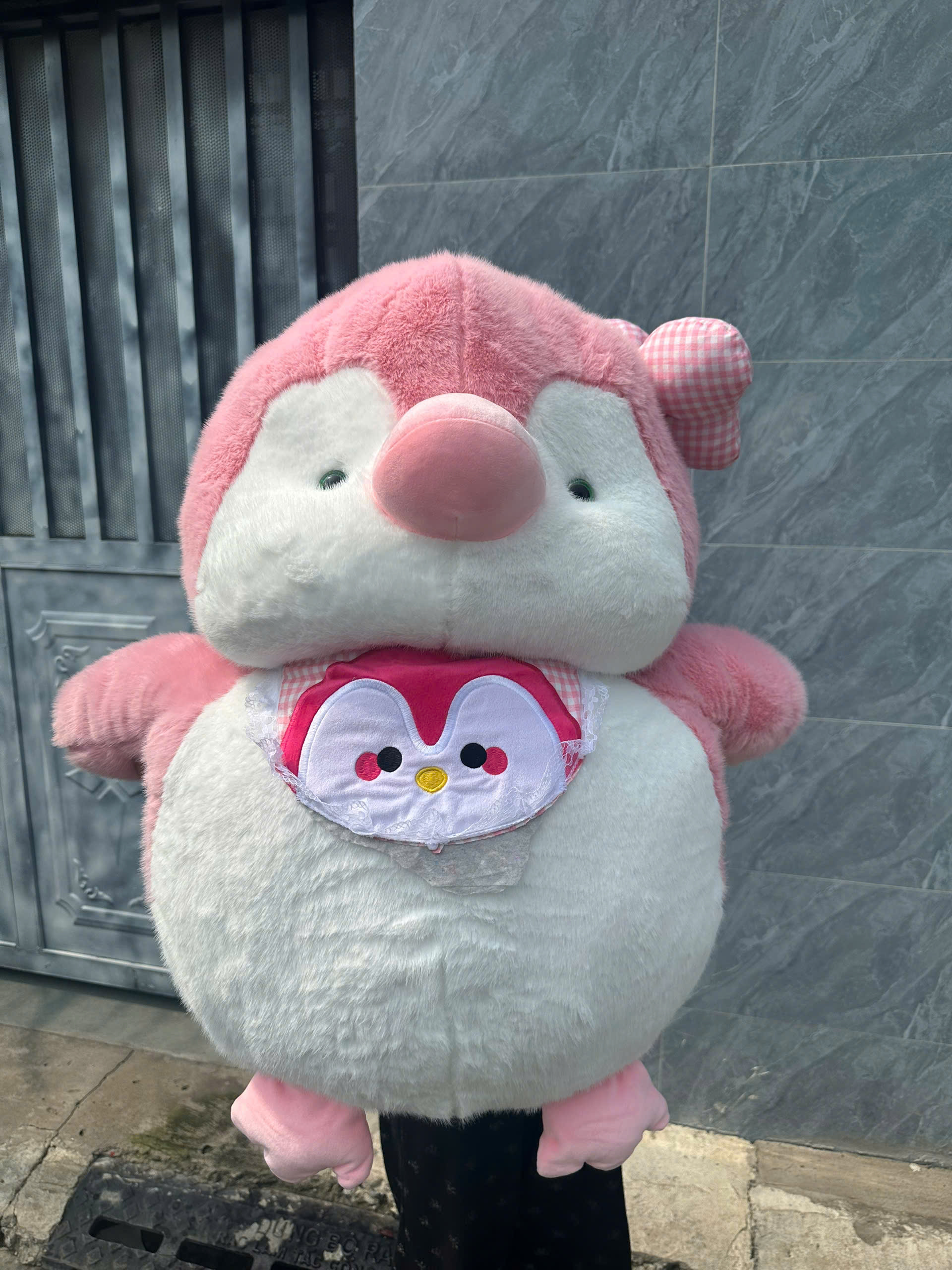 Gấu Bông Cánh Cụt Nơ Lông Kim