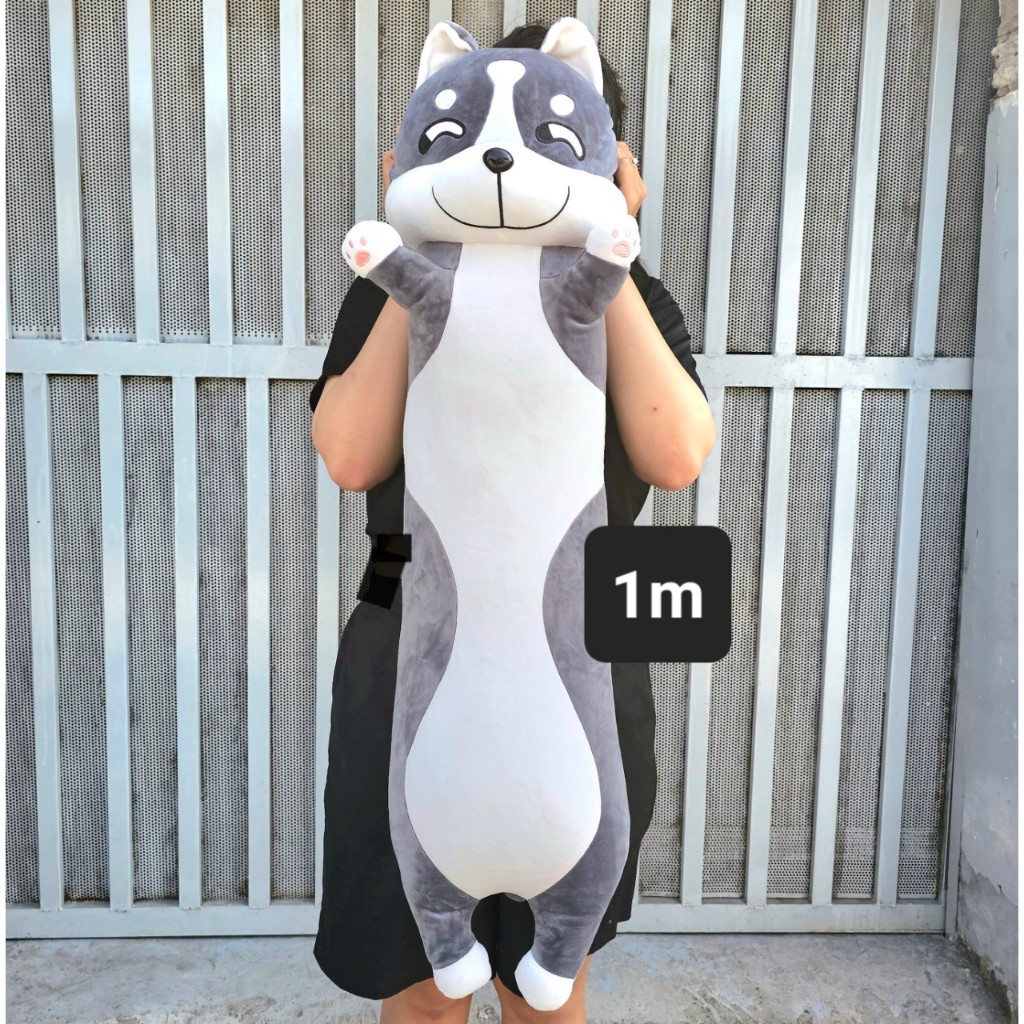 Gấu bông chó xám giơ tay
