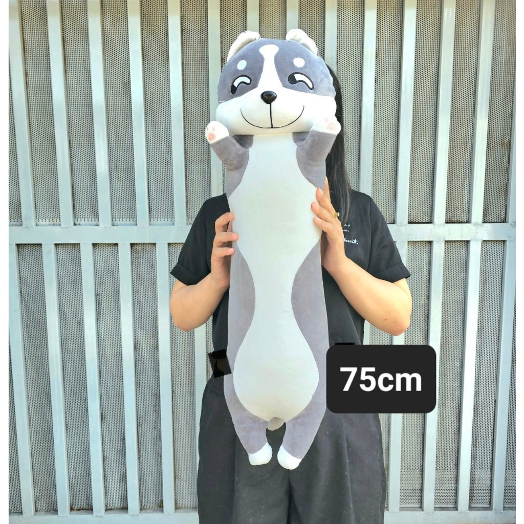 Gấu bông chó xám giơ tay