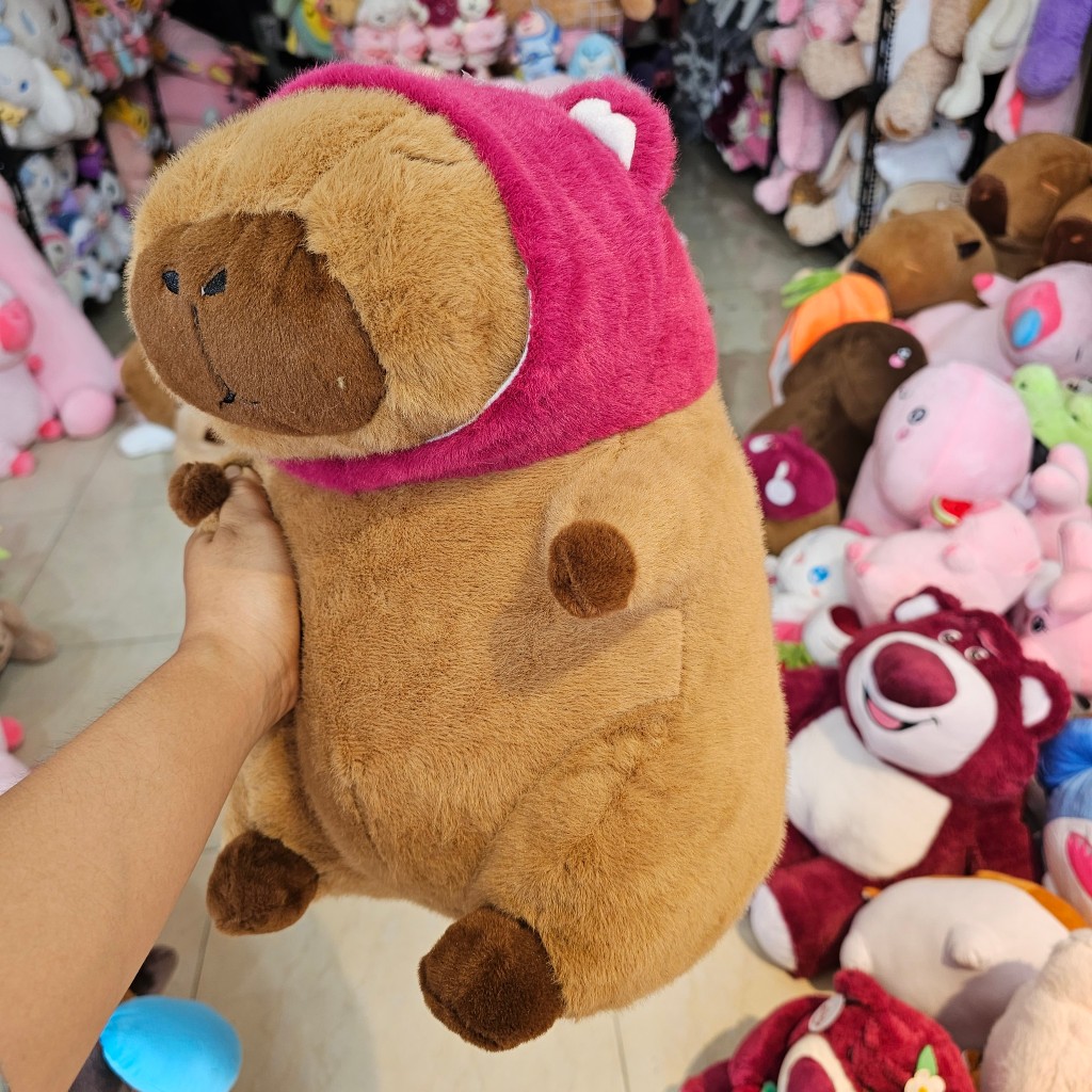 Gấu Bông Capybara Đeo Nón Gấu Dâu