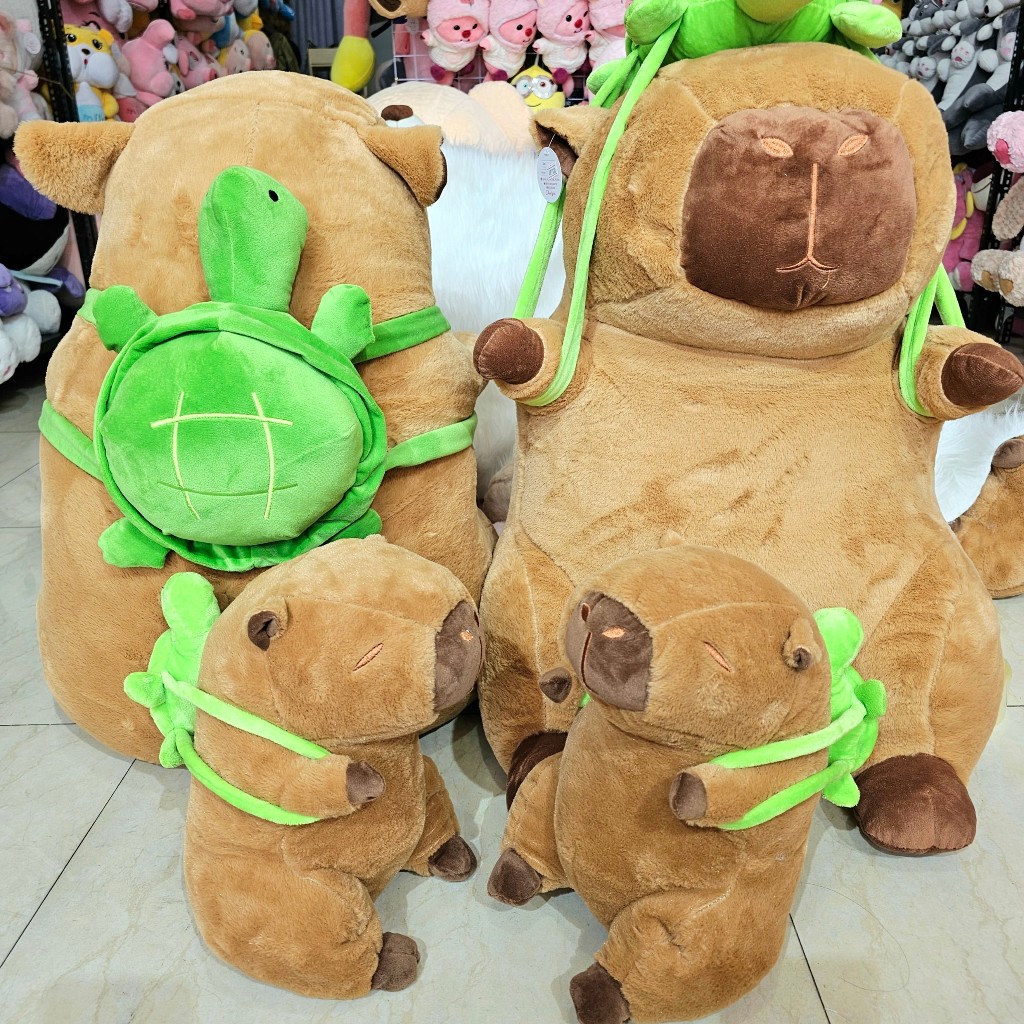 Gấu Bông Capybara Hồng Đeo Balo Mặc Áo Bóng Chày