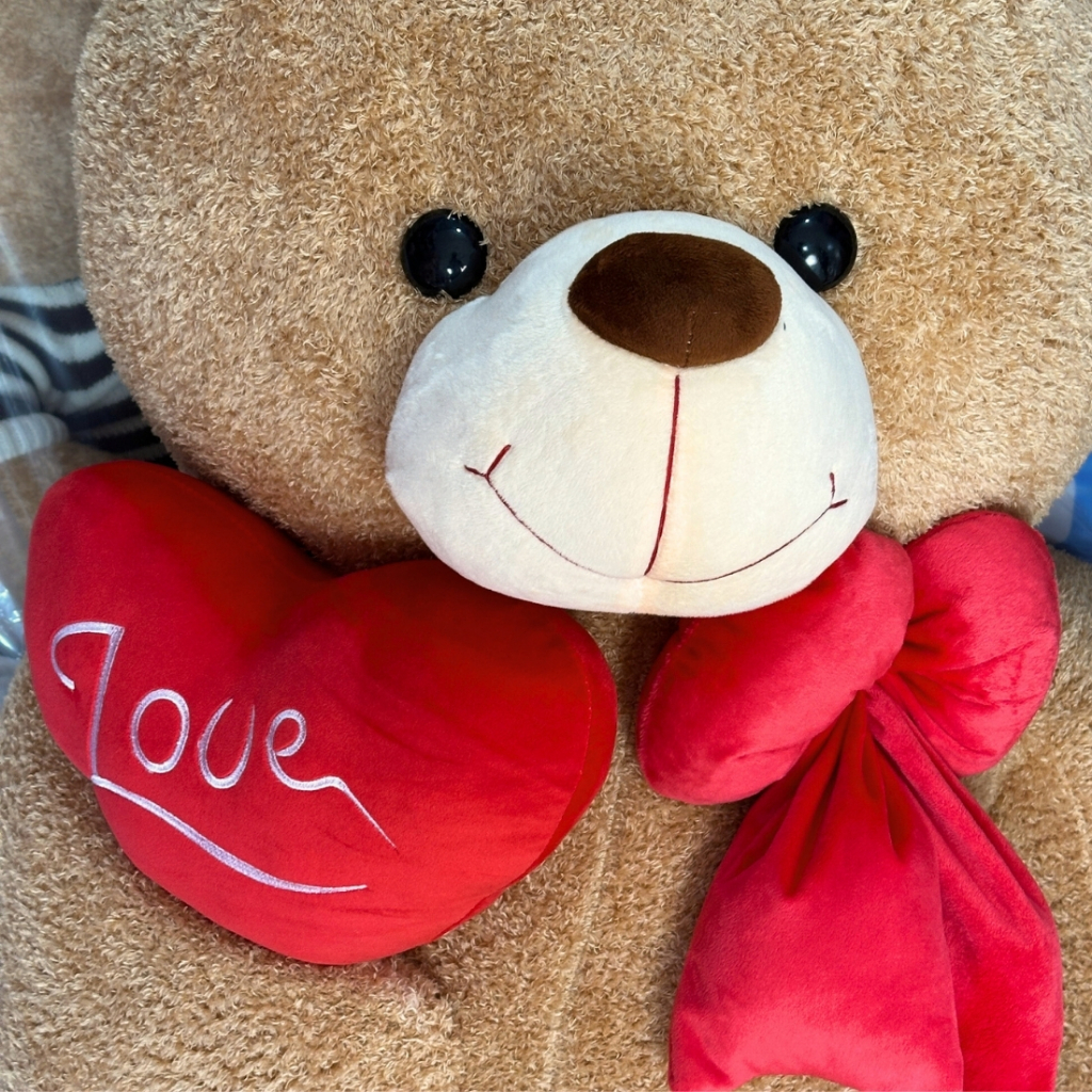 Gấu bông teddy xù  ôm trái tim đỏ một bên