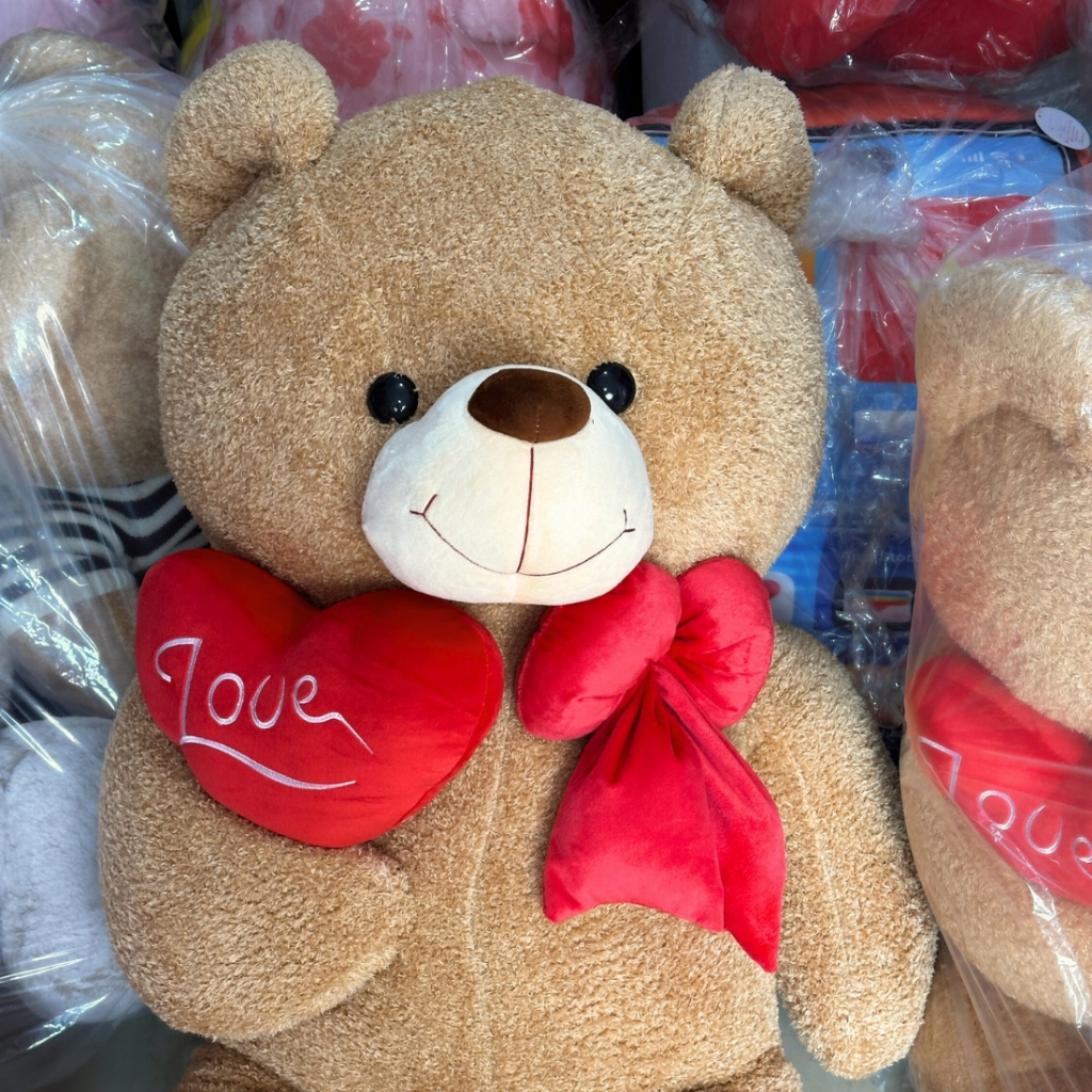 Gấu bông teddy xù  ôm trái tim đỏ một bên