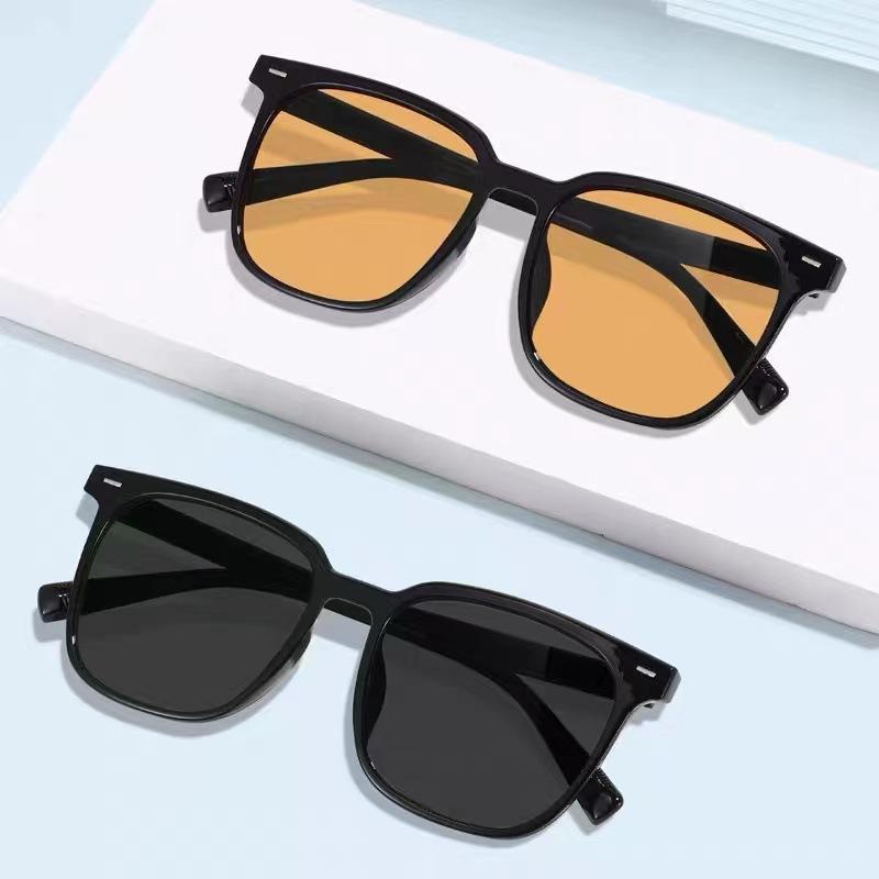Kính Mát Gọng Vuông Retro Thời Trang Quảng Châu Màu Đen-Vàng Nam Nữ Q082 Women Kính Mắt đủ viền kính râm