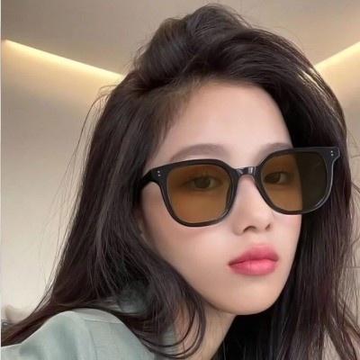 Kính Mát Gọng Vuông Retro Thời Trang Quảng Châu Màu Đen-Vàng Nam Nữ Q082 Women Kính Mắt đủ viền kính râm