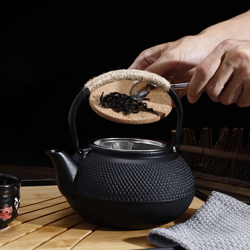 Ấm Pha Trà Gang Chịu Nhiệt – Giữ Trọn Hương Vị Trà Thủ Công