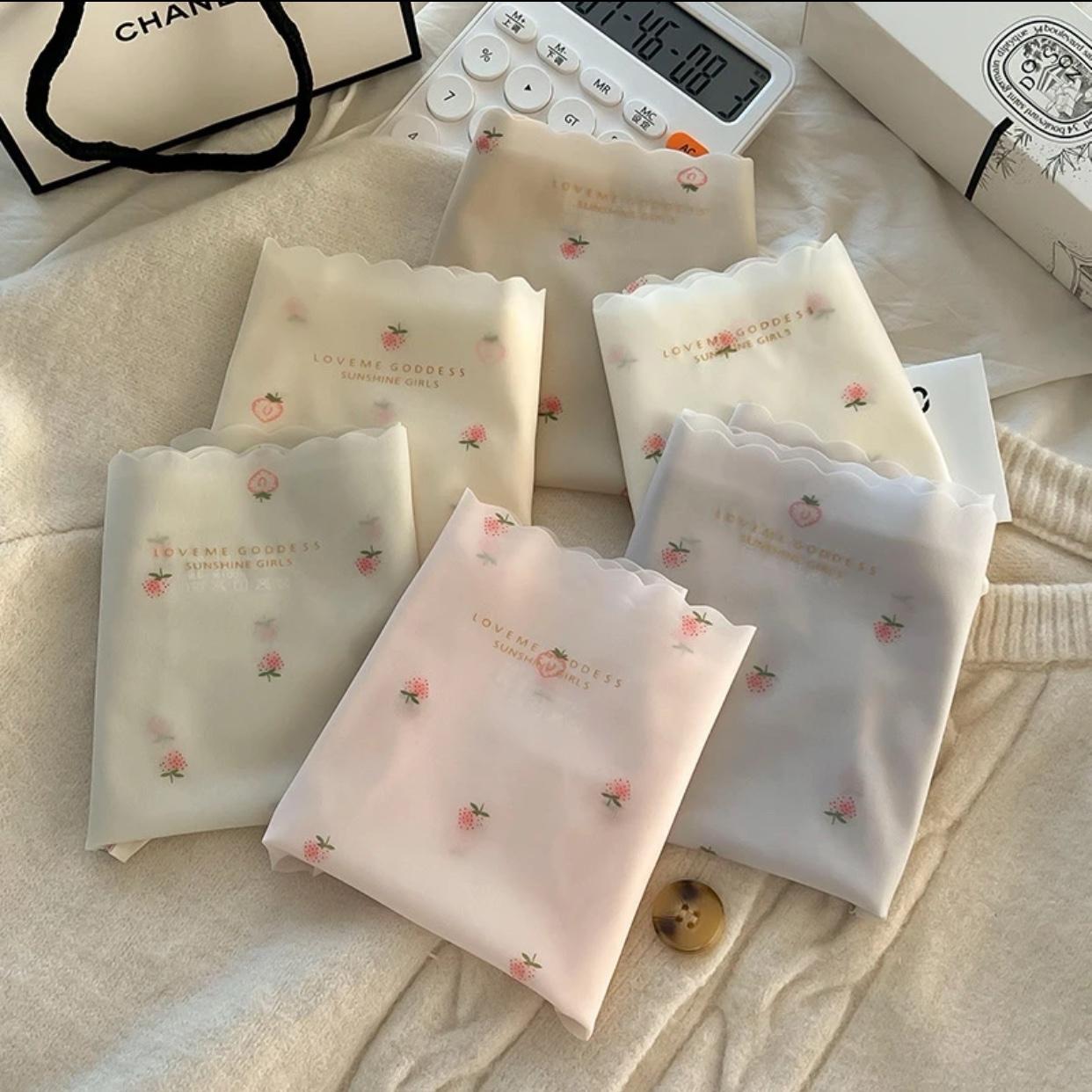 Quần Lót Nữ Đúc Su Hoạ Tiết Quả Dâu Thun Lạnh viền sóng D78 gợi cảm đính quả dâu nhỏ Nhung Kem